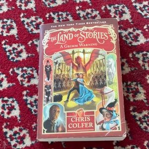 A GRIMM WARNING 💥 LAND OF STORIES BOOK 3 BY CHRIS COLFER